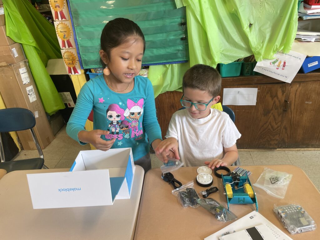 Ossining elementary students learning to build robots.